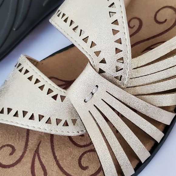 Easy Street Women Comfort Slides Sandals Gold Size 11 - Picture 3 of 10